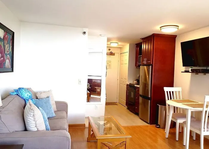 Waikiki Marina Studio, Ocean View, Free Parking & Wifi